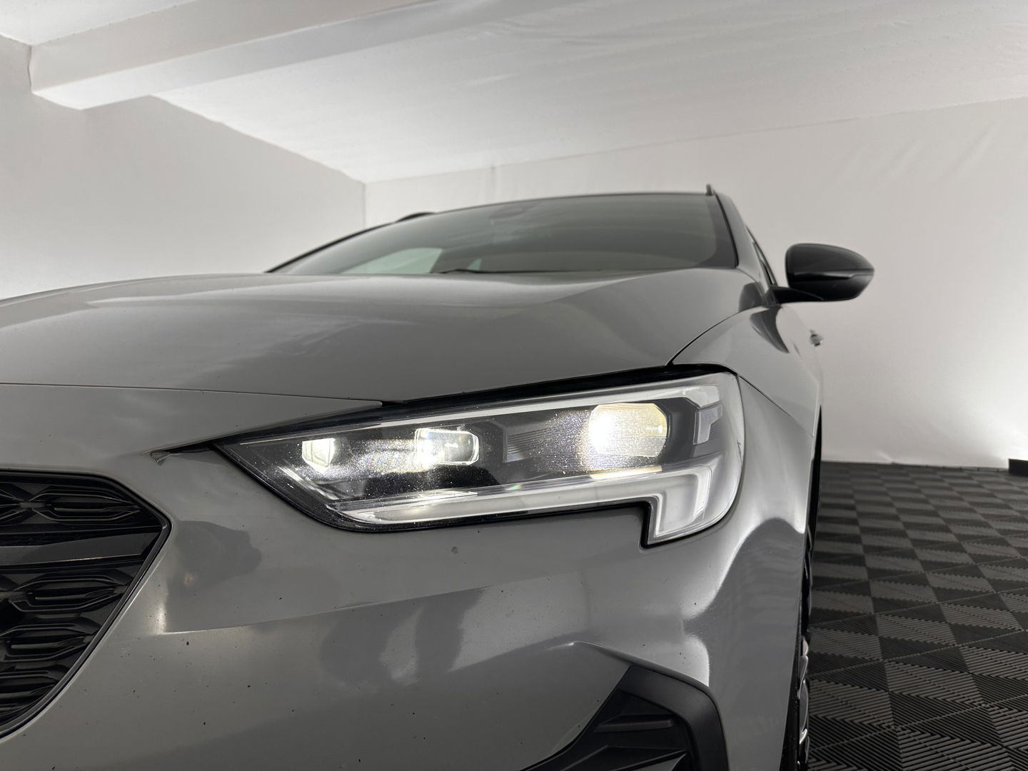 Opel Insignia Sports Tourer 2.0 Turbo GS-Sport-Line Aut. *FULL-LEATHER | BOSE-SOUND | HEAD-UP | ADAPT.CRUISE | FULL-LED | MEMORY-PACK | SPORT/HEATED/COOLED/MASSAGE-SEATS  | NAVI-FULLMAP | GREY-WRAPPED | KEYLESS | CAMERA | CARPLAY | LANE-ASSIST