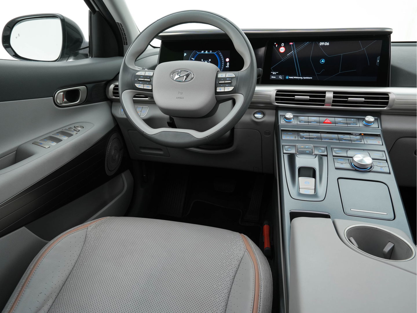 Hyundai NEXO FCEV Plus Pack [ HYDROGENIUM ] (INCL-BTW) (WATERSTOF) *PANO | NAPPA-FULL-LEATHER | NAVI-FULLMAP | ADAPT.CRUISE |  FULL-LED | KEYLESS | DAB |  KRELL-AUDIO | WIDESCREEN-COCKPIT | SURROUND-VIEW | SHIFT-PADDLES | COMFORT-SEATS