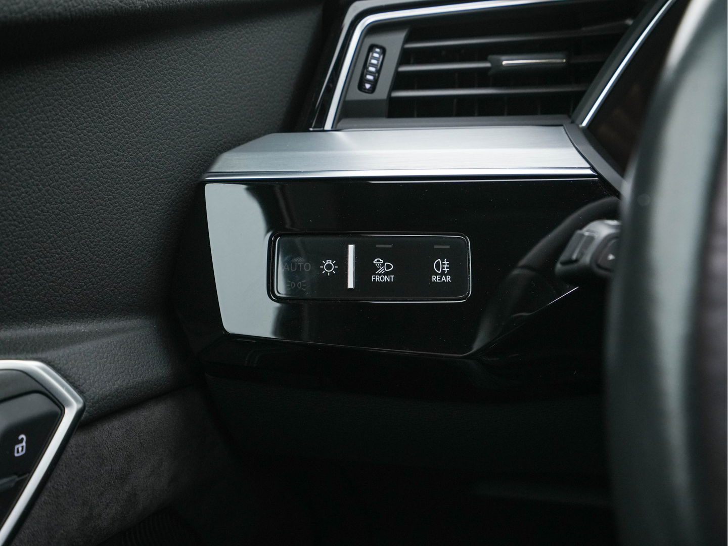 Audi e-tron 50 Quattro S-Line-Edition 71 kWh [ 3-Fase ] (INCL-BTW) *PANO | LEATHER-ALCANTARA | DIGI-COCKPIT | FULL-LED | ADAPTIVE-CRUISE | MEMORY-PACK | SPORT-SEATS | AIR-SUSPENSION | NAVI-FULLMAP | HEATED-SEATS | DAB | SHIFT-PADDLES |  21''ALU*