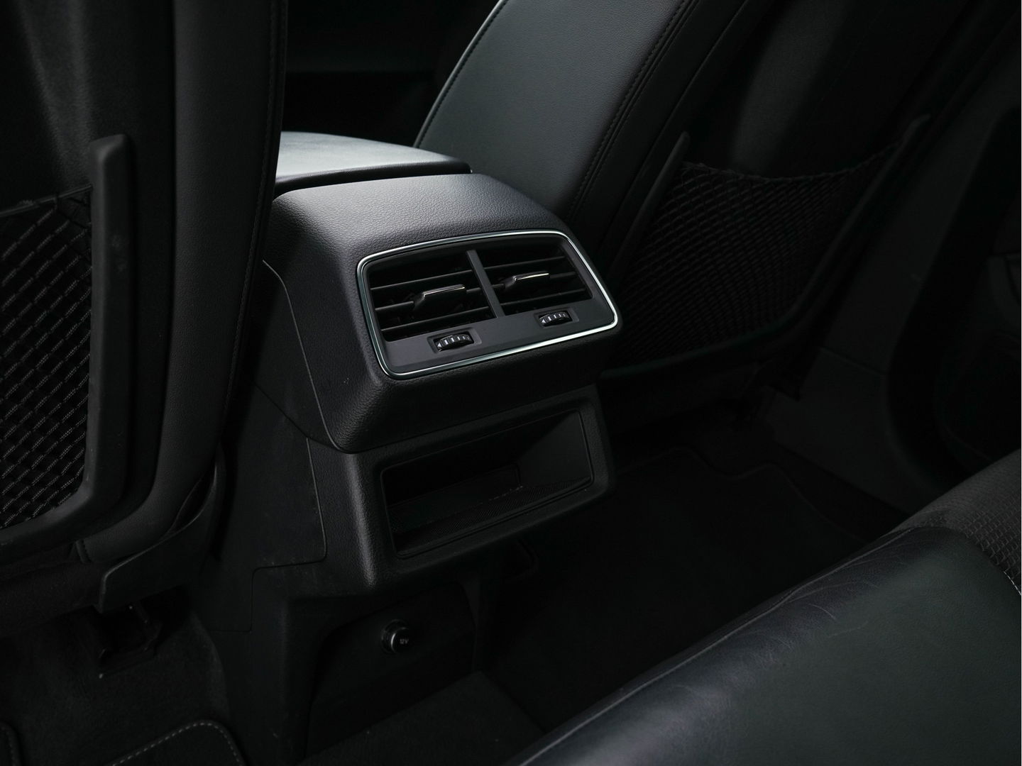 Audi e-tron 50 Quattro S-Line-Edition 71 kWh [ 3-Fase ] (INCL-BTW) *PANO | LEATHER-ALCANTARA | DIGI-COCKPIT | FULL-LED | ADAPTIVE-CRUISE | MEMORY-PACK | SPORT-SEATS | AIR-SUSPENSION | NAVI-FULLMAP | HEATED-SEATS | DAB | SHIFT-PADDLES |  21''ALU*