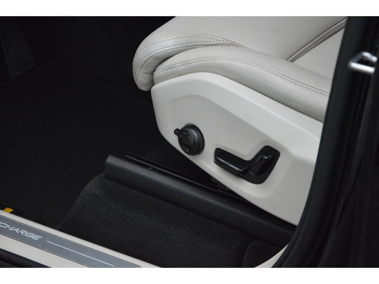 Volvo XC90 T8 Long Range Hybride AWD Inscription | Trekhaak 2400KG | Pilot-Assist | Camera | Panoramadak | Stoel+Stuur Verwarmd |