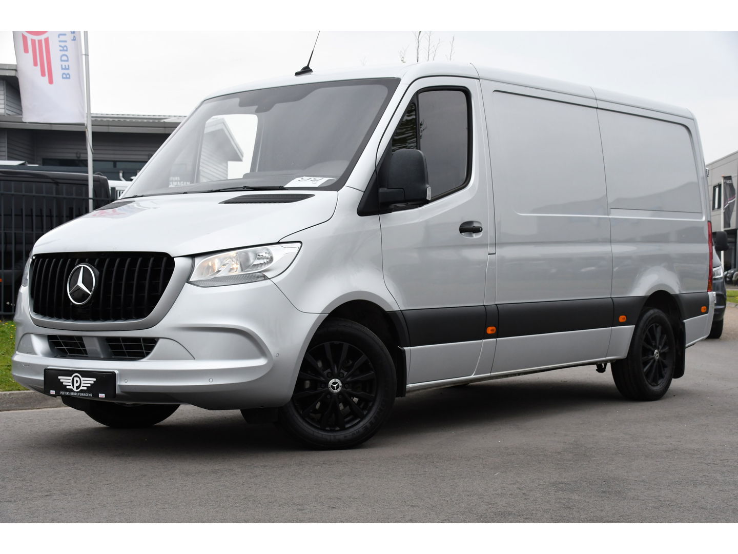 Mercedes-Benz Sprinter 316 2.2 CDI L2H1 AMG Edition Camera, Cruise, Carplay, Multimedia, 164pk, Automaat, Stoelverwarming, Standkachel, Uniek!