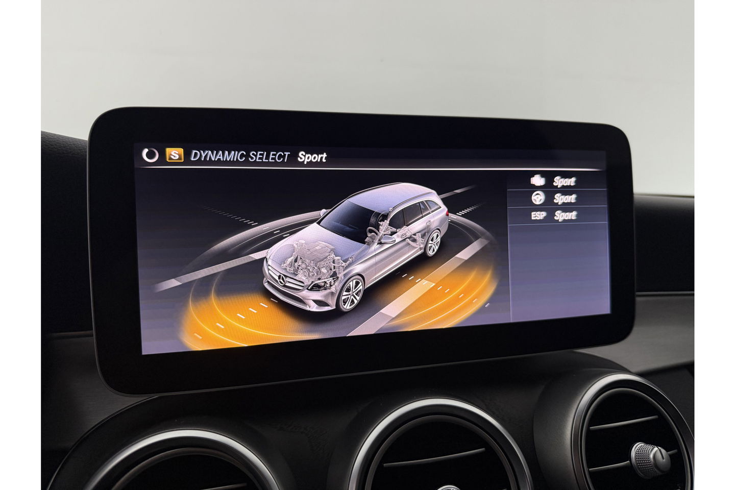 Mercedes-Benz C-Klasse AMG Camera Trekhaak LED Virtual Cruise Clima Navi PDC 18''LMV