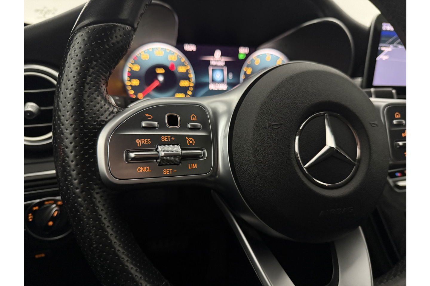 Mercedes-Benz C-Klasse AMG Camera Trekhaak LED Virtual Cruise Clima Navi PDC 18''LMV
