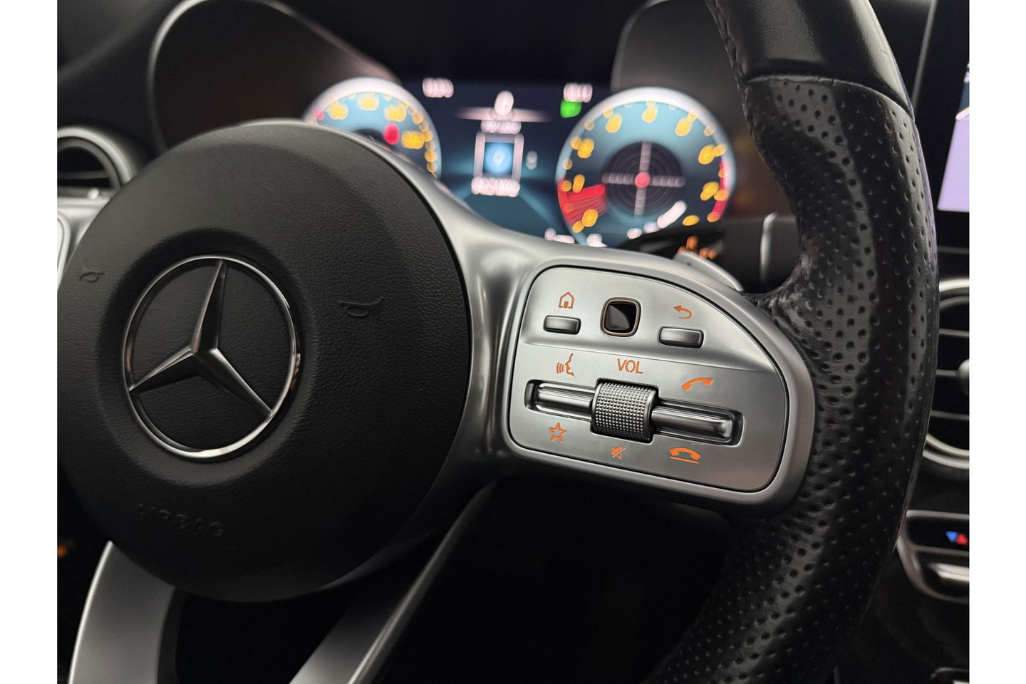 Mercedes-Benz C-Klasse AMG Camera Trekhaak LED Virtual Cruise Clima Navi PDC 18''LMV