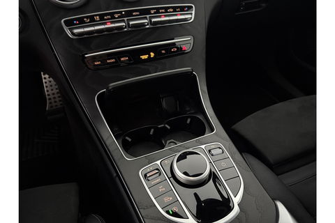 Mercedes-Benz C-Klasse AMG Camera Trekhaak LED Virtual Cruise Clima Navi PDC 18''LMV