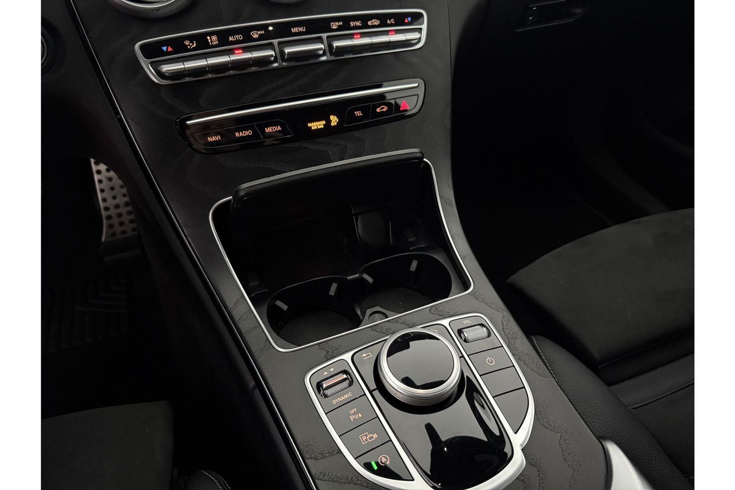 Mercedes-Benz C-Klasse AMG Camera Trekhaak LED Virtual Cruise Clima Navi PDC 18''LMV