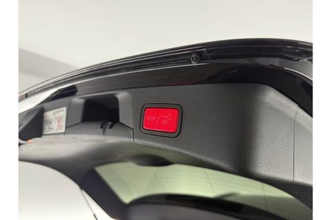 Mercedes-Benz C-Klasse AMG Camera Trekhaak LED Virtual Cruise Clima Navi PDC 18''LMV