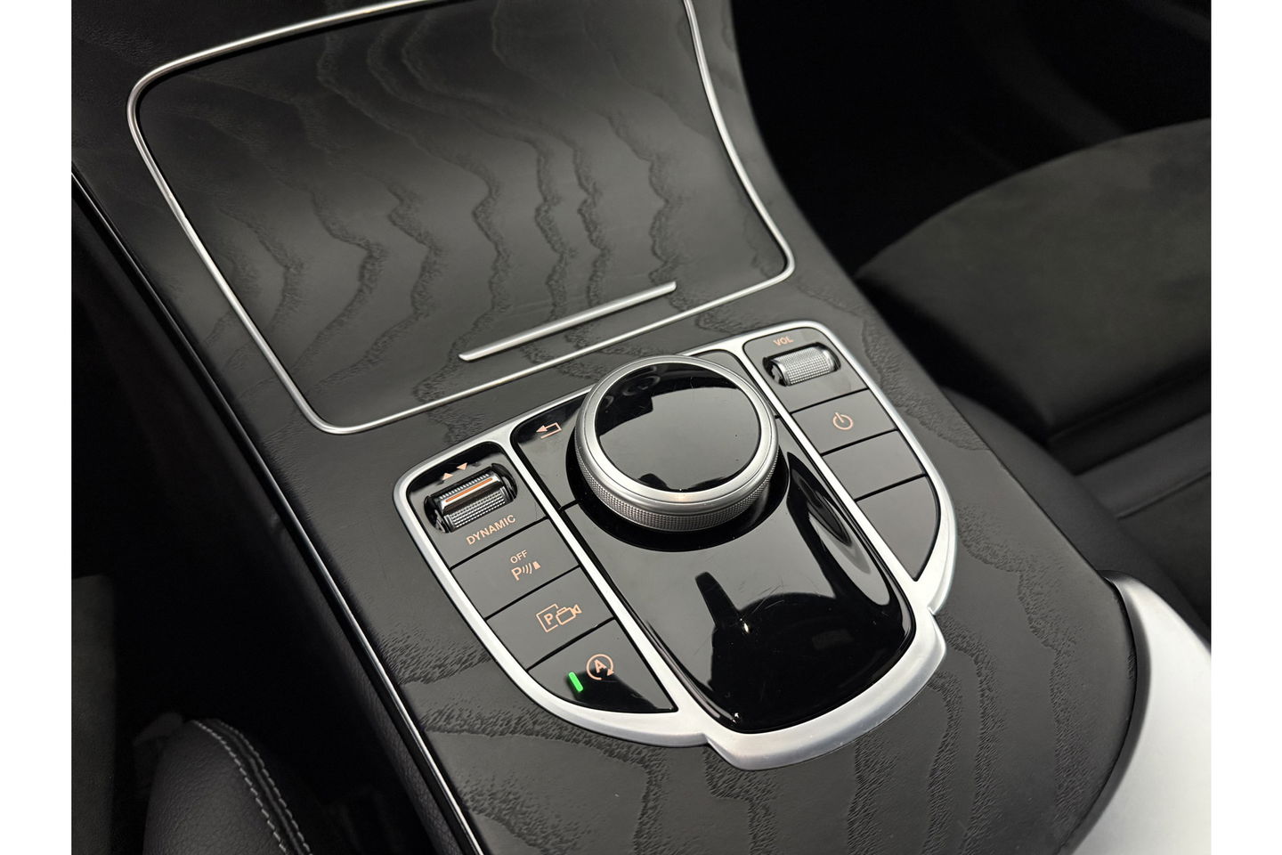 Mercedes-Benz C-Klasse AMG Camera Trekhaak LED Virtual Cruise Clima Navi PDC 18''LMV
