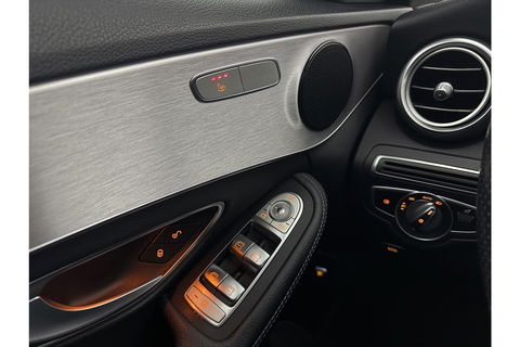 Mercedes-Benz C-Klasse AMG Camera Trekhaak LED Virtual Cruise Clima Navi PDC 18''LMV