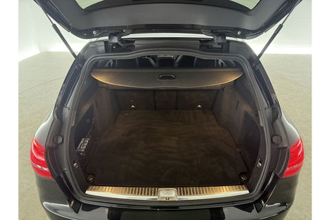 Mercedes-Benz C-Klasse AMG Camera Trekhaak LED Virtual Cruise Clima Navi PDC 18''LMV