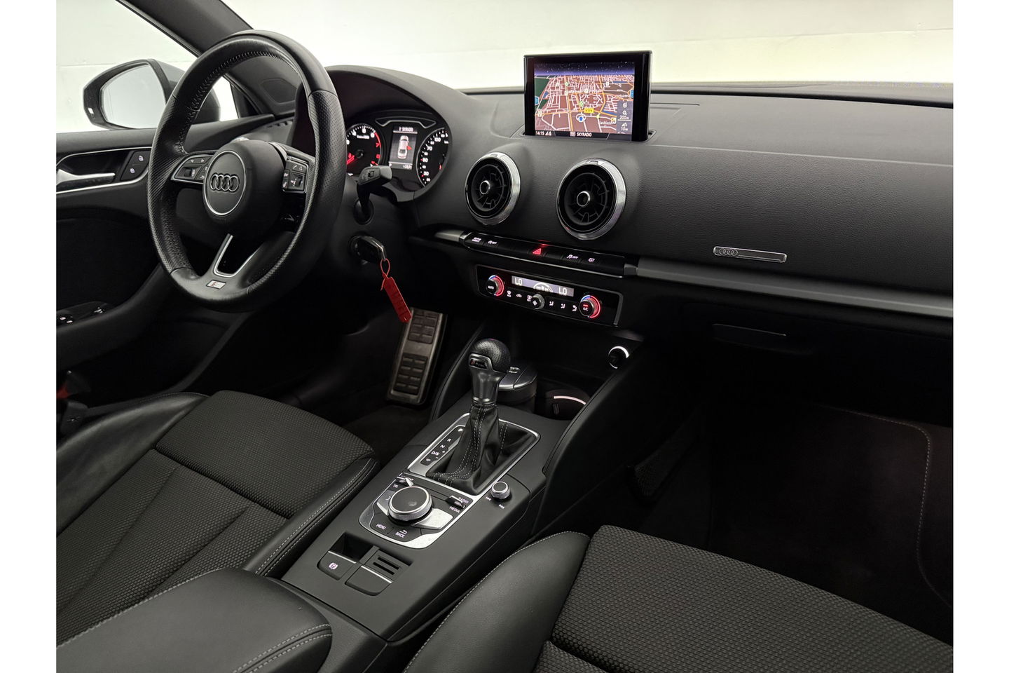 Audi A3 Limousine 30 TFSI S-line Automaat LED Clima Cruise Navi PDC 18"LMV