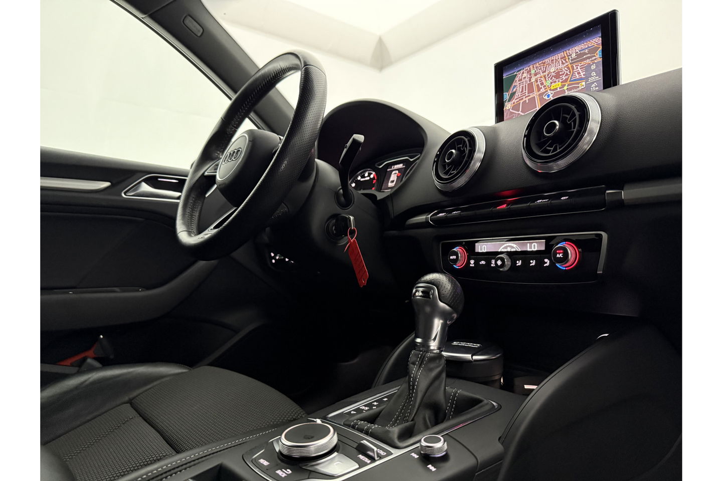 Audi A3 Limousine 30 TFSI S-line Automaat LED Clima Cruise Navi PDC 18"LMV