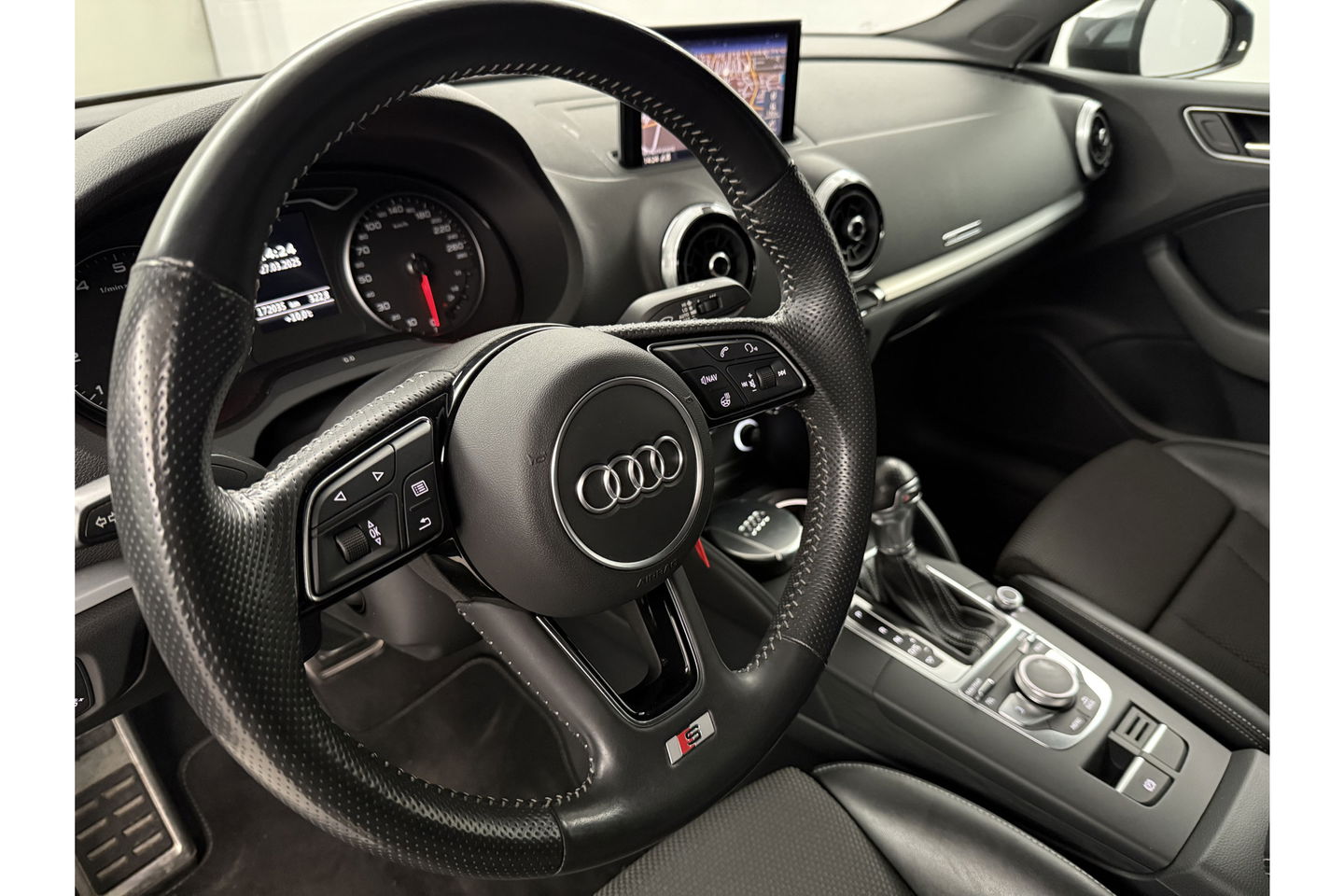 Audi A3 Limousine 30 TFSI S-line Automaat LED Clima Cruise Navi PDC 18"LMV