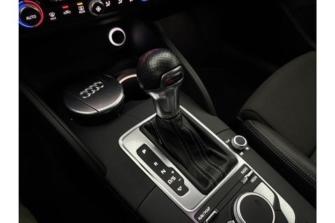 Audi A3 Limousine 30 TFSI S-line Automaat LED Clima Cruise Navi PDC 18"LMV