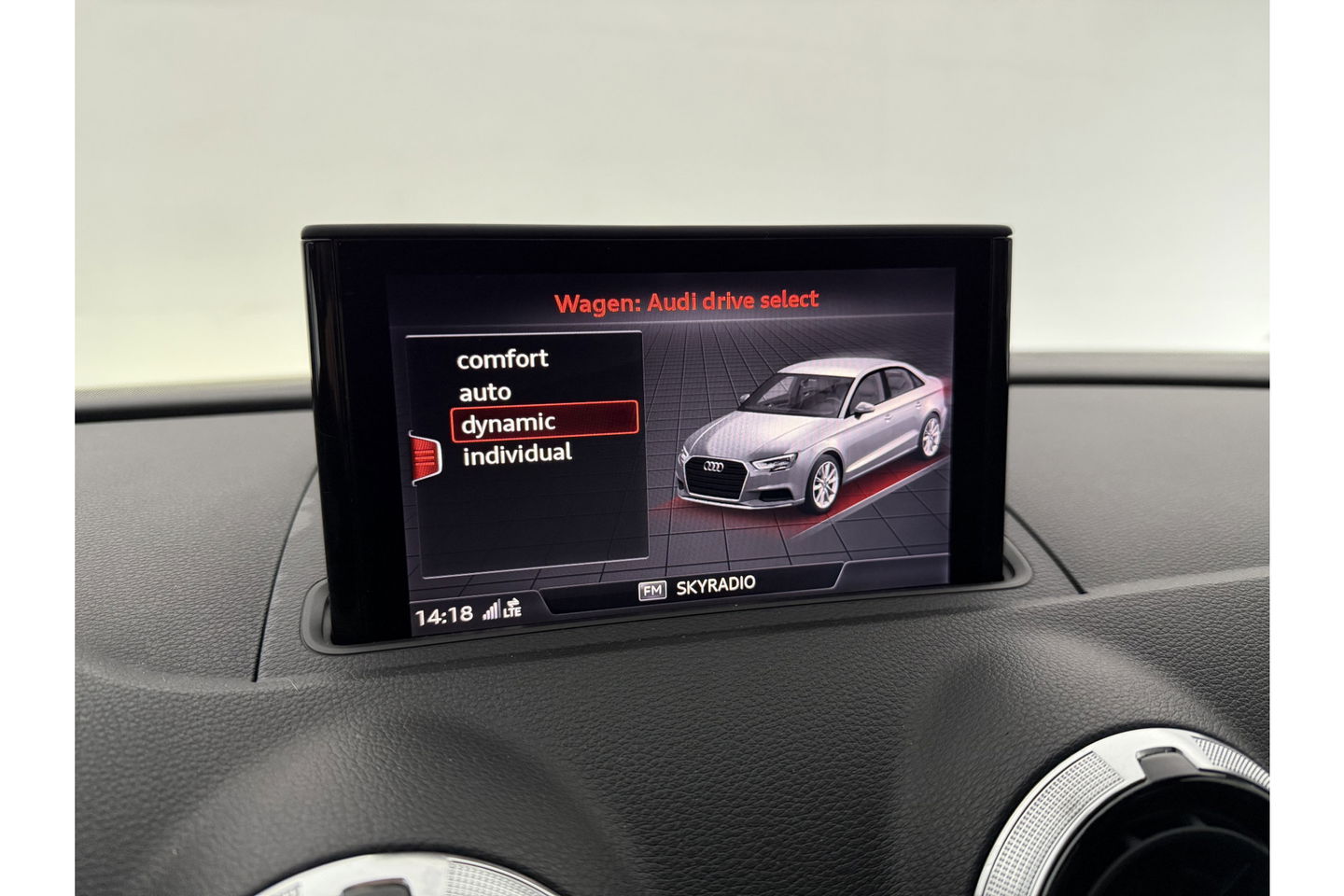 Audi A3 Limousine 30 TFSI S-line Automaat LED Clima Cruise Navi PDC 18"LMV