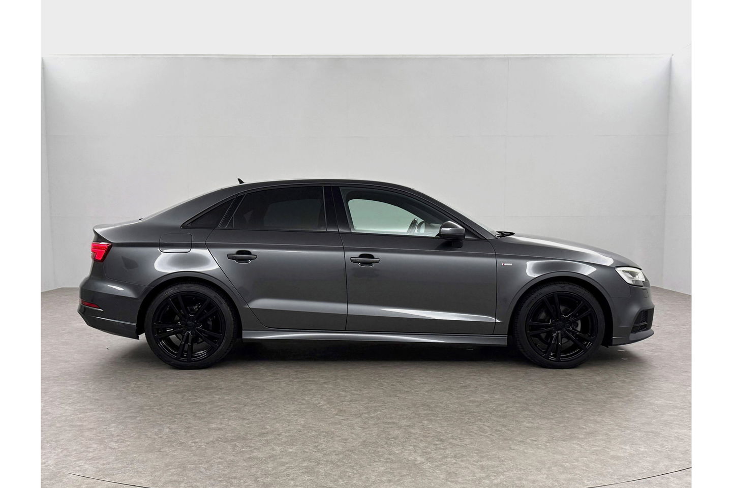 Audi A3 Limousine 30 TFSI S-line Automaat LED Clima Cruise Navi PDC 18"LMV