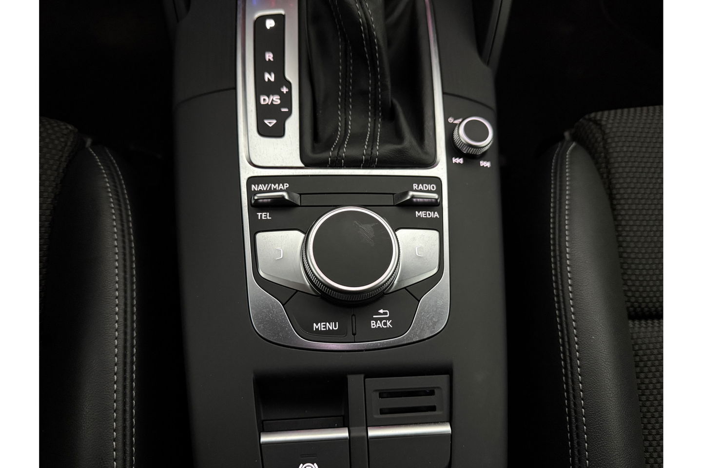 Audi A3 Limousine 30 TFSI S-line Automaat LED Clima Cruise Navi PDC 18"LMV