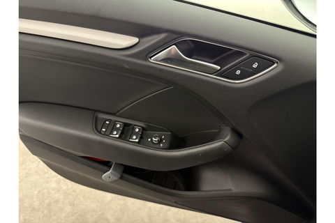 Audi A3 Limousine 30 TFSI S-line Automaat LED Clima Cruise Navi PDC 18"LMV