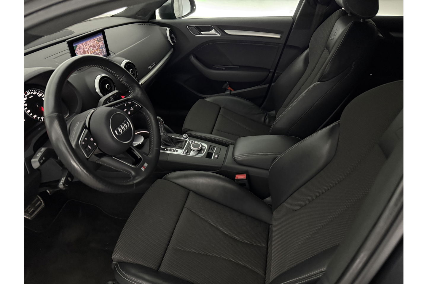 Audi A3 Limousine 30 TFSI S-line Automaat LED Clima Cruise Navi PDC 18"LMV