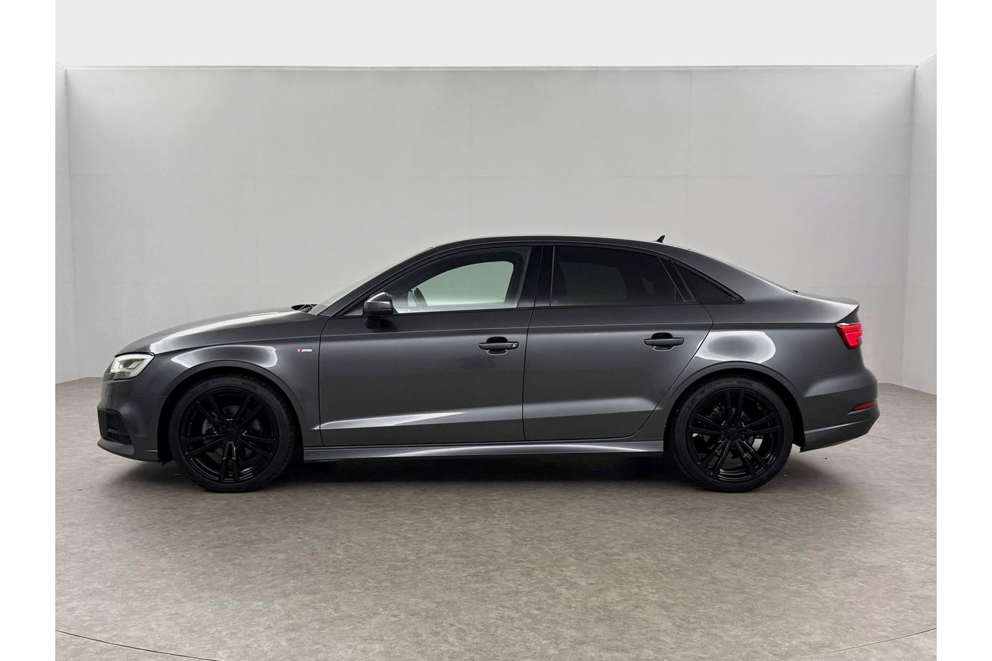 Audi A3 Limousine 30 TFSI S-line Automaat LED Clima Cruise Navi PDC 18"LMV