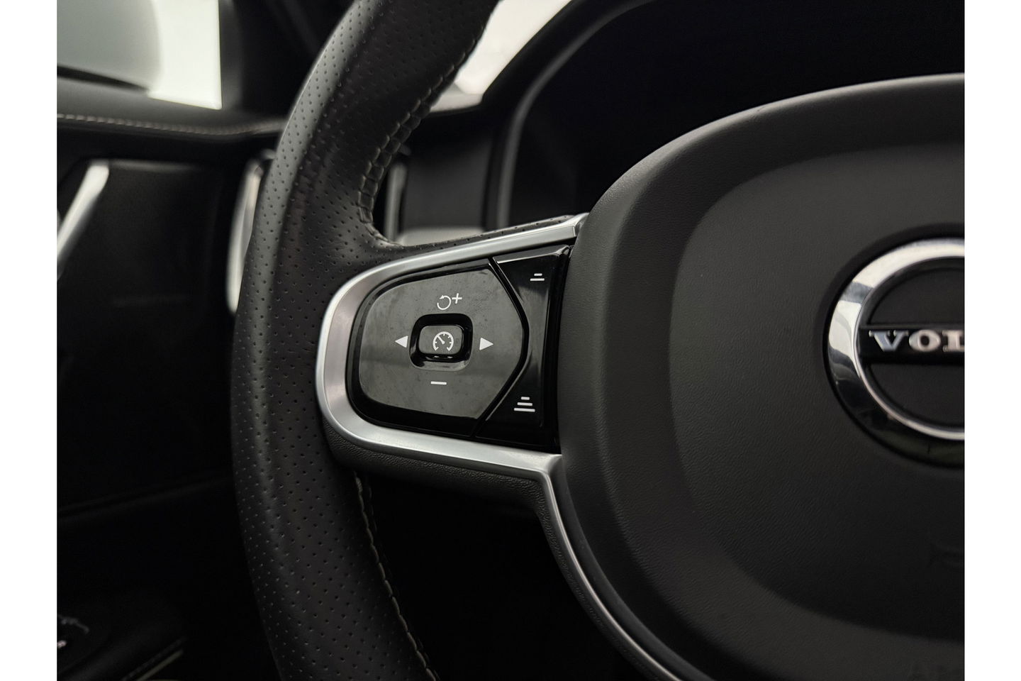 Volvo V90 2.0 T4 Business Sport 191PK Pano Sfeer Virtual Harman/Kardon Head-up LED Carplay Camera Memory-seat Clima Cruise Navi PDC 19''LMV