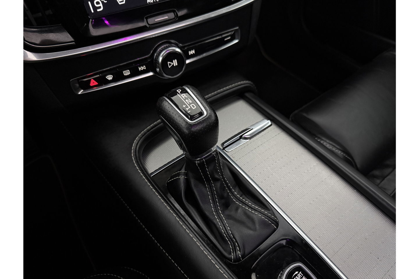 Volvo V90 2.0 T4 Business Sport 191PK Pano Sfeer Virtual Harman/Kardon Head-up LED Carplay Camera Memory-seat Clima Cruise Navi PDC 19''LMV