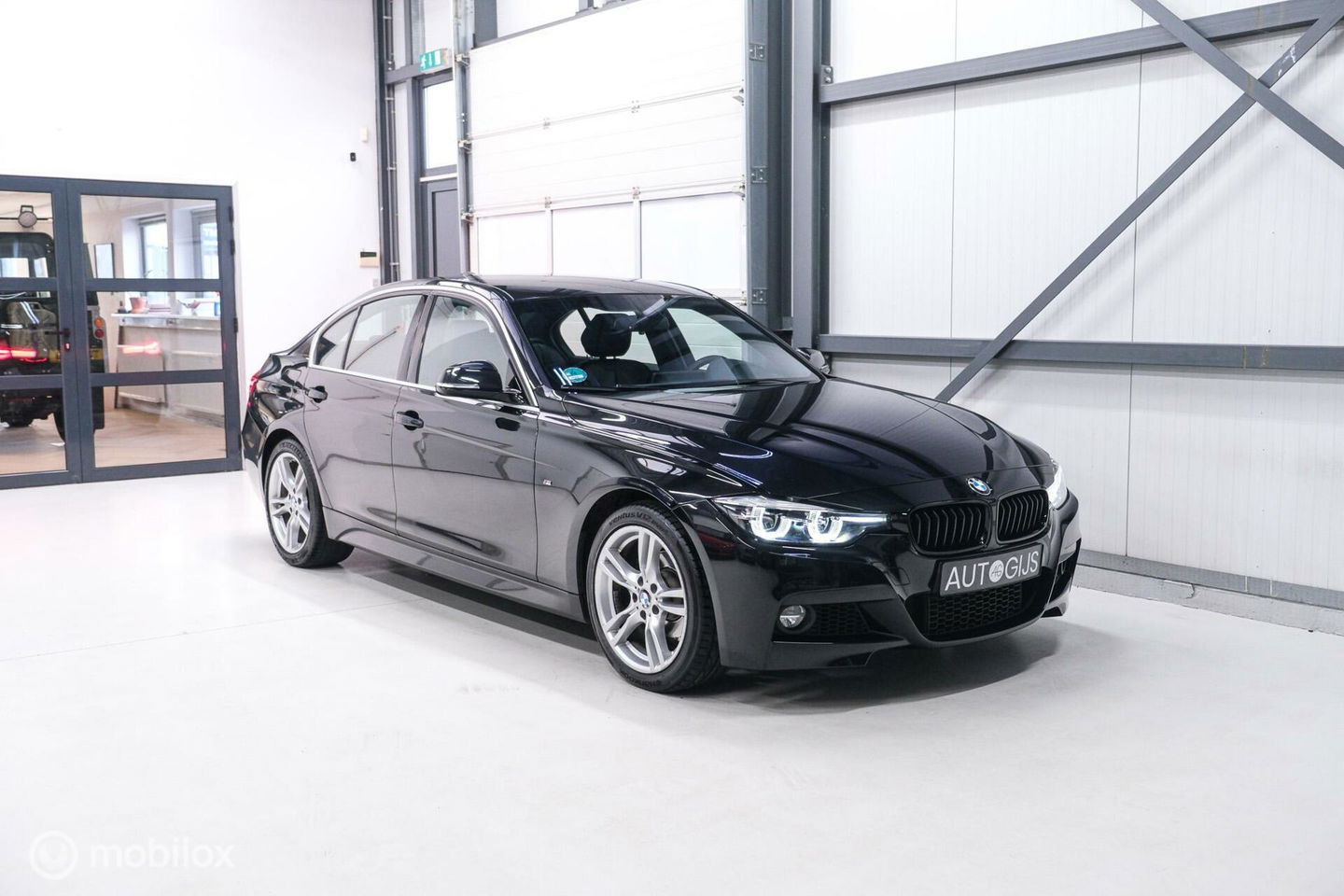 BMW 3 Serie 318i M Sport Edition | Leder | VC | LED | Navipro | Orig NL NAP | M pakket |