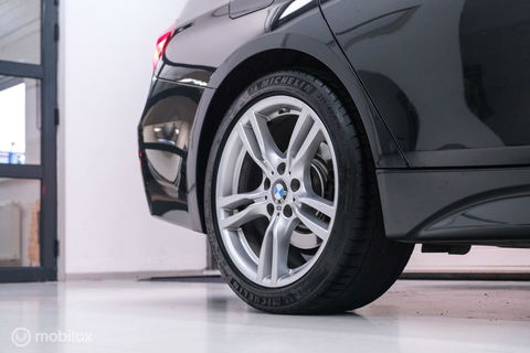BMW 3 Serie 318i M Sport Edition | Leder | VC | LED | Navipro | Orig NL NAP | M pakket |