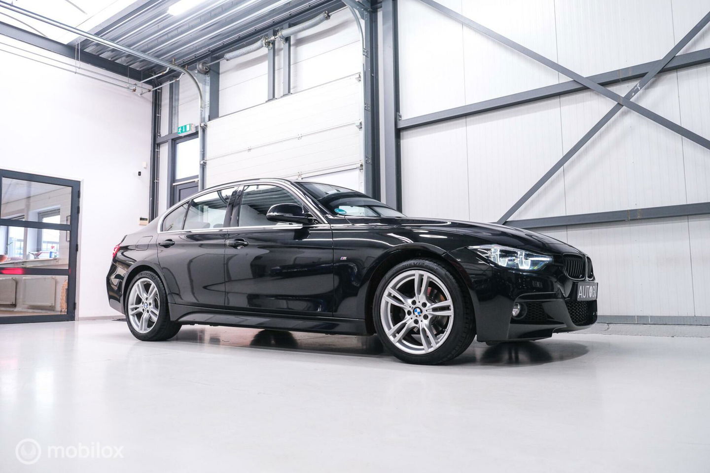 BMW 3 Serie 318i M Sport Edition | Leder | VC | LED | Navipro | Orig NL NAP | M pakket |