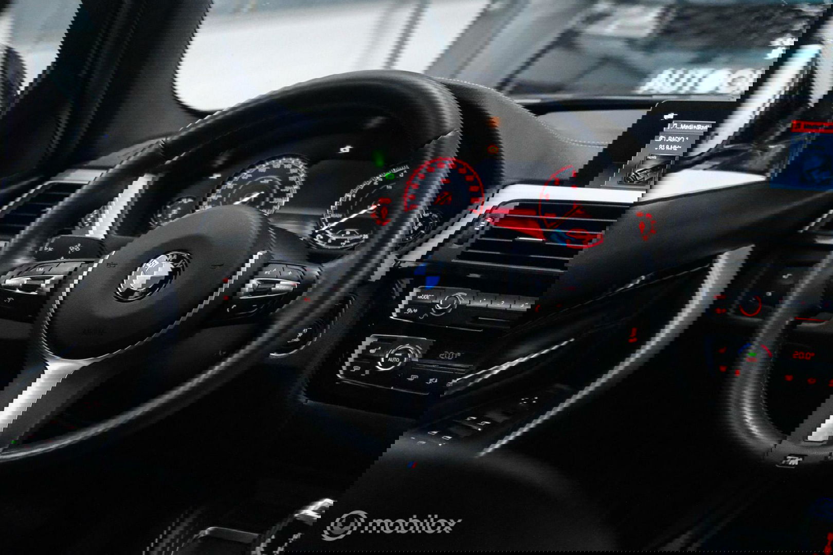 BMW 3 Serie 318i M Sport Edition | Leder | VC | LED | Navipro | Orig NL NAP | M pakket |