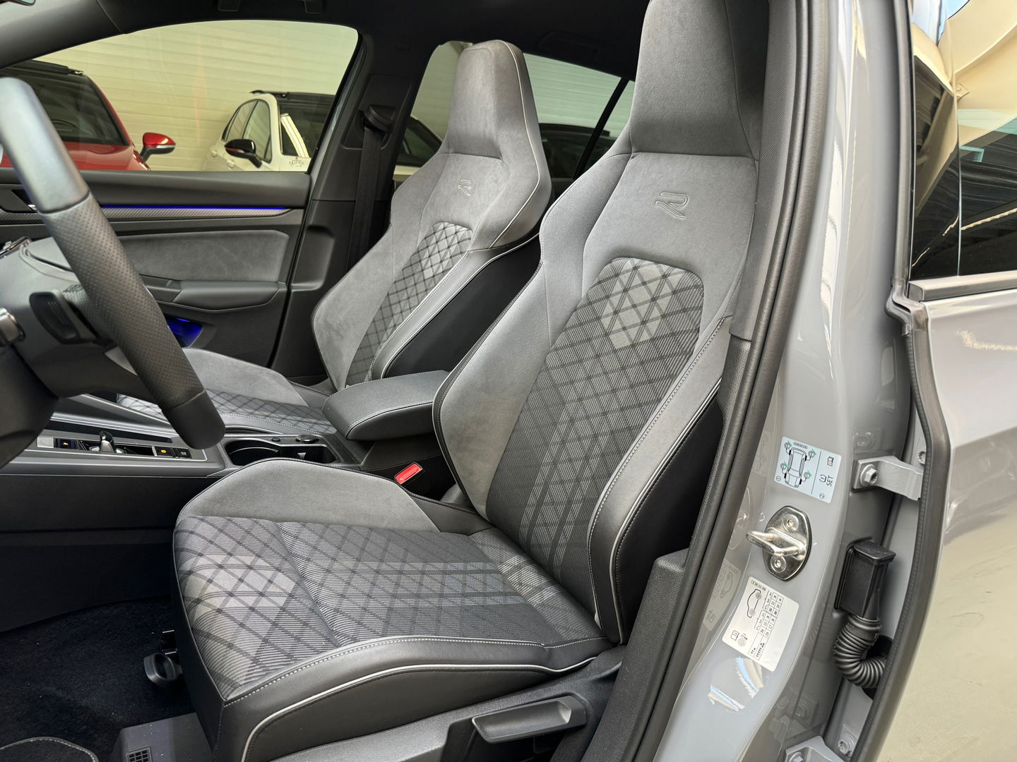 Volkswagen Golf 1.5 eTSI R-Line Pano|Sfeer|IQ|ACC|Lane|Nardo