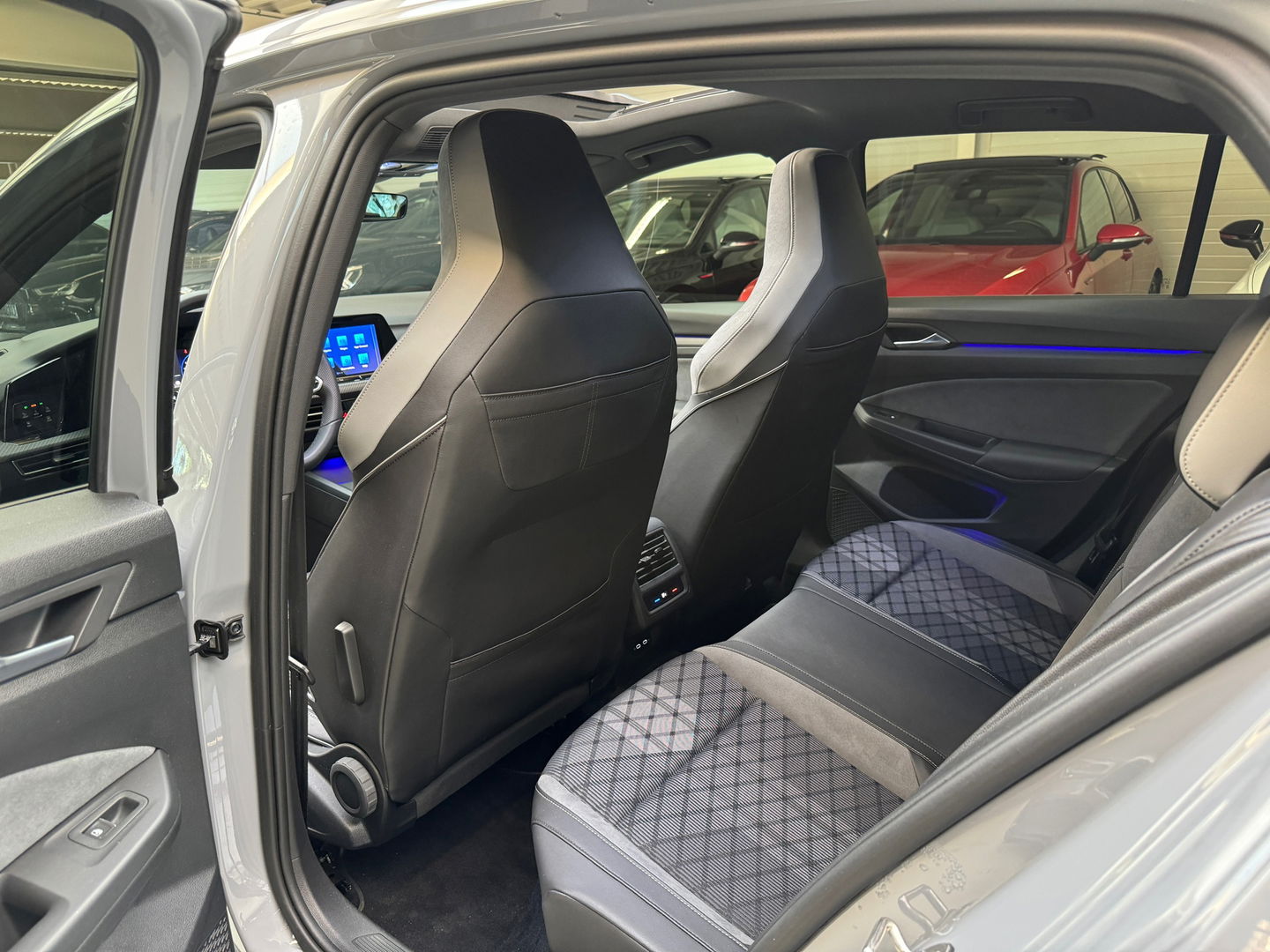 Volkswagen Golf 1.5 eTSI R-Line Pano|Sfeer|IQ|ACC|Lane|Nardo
