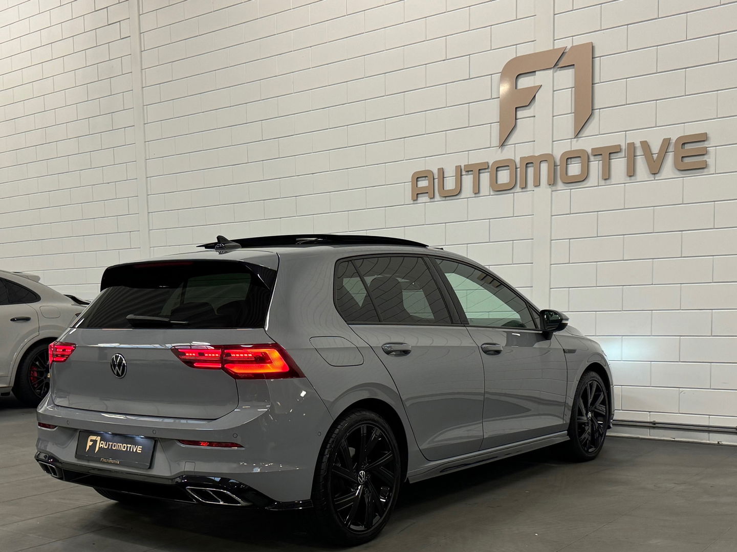 Volkswagen Golf 1.5 eTSI R-Line Pano|Sfeer|IQ|ACC|Lane|Nardo