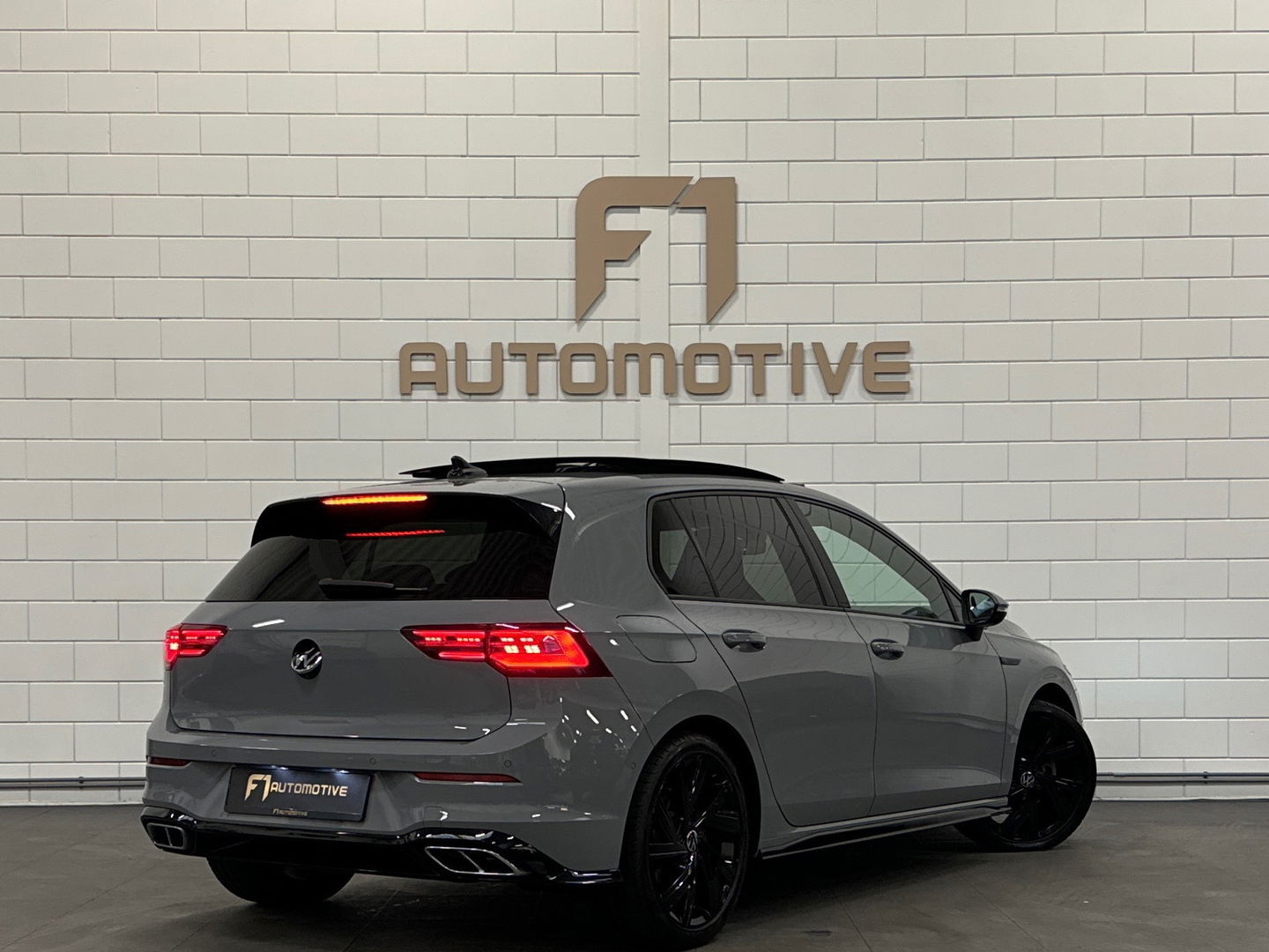 Volkswagen Golf 1.5 eTSI R-Line Pano|Sfeer|IQ|ACC|Lane|Nardo