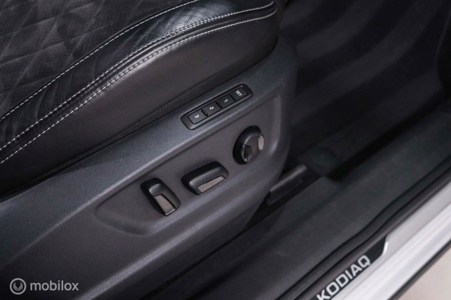 Škoda Kodiaq 2.0 TSI 4x4 Sportline Business 7p. | Panorama | LED | Adaptive | DAB+ | CarPlay | Memory | Keyless |