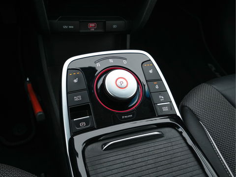 Kia e-Niro DynamicLine 64 kWh (INCL-BTW) Aut. *LEATHER-MICROFIBRE | NAVI-FULLMAP | DAB | ADAPTIVE-CRUISE | CAMERA | COMFORT-SEATS | KEYLESS | DIGI-COCKPIT | SHIFT-PADDLES | HEATED-SEATS | CARPLAY | LANE-ASSIST | 17"ALU*