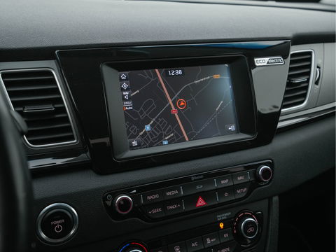 Kia e-Niro DynamicLine 64 kWh (INCL-BTW) Aut. *LEATHER-MICROFIBRE | NAVI-FULLMAP | DAB | ADAPTIVE-CRUISE | CAMERA | COMFORT-SEATS | KEYLESS | DIGI-COCKPIT | SHIFT-PADDLES | HEATED-SEATS | CARPLAY | LANE-ASSIST | 17"ALU*