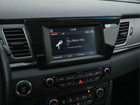 Kia e-Niro DynamicLine 64 kWh (INCL-BTW) Aut. *LEATHER-MICROFIBRE | NAVI-FULLMAP | DAB | ADAPTIVE-CRUISE | CAMERA | COMFORT-SEATS | KEYLESS | DIGI-COCKPIT | SHIFT-PADDLES | HEATED-SEATS | CARPLAY | LANE-ASSIST | 17"ALU*