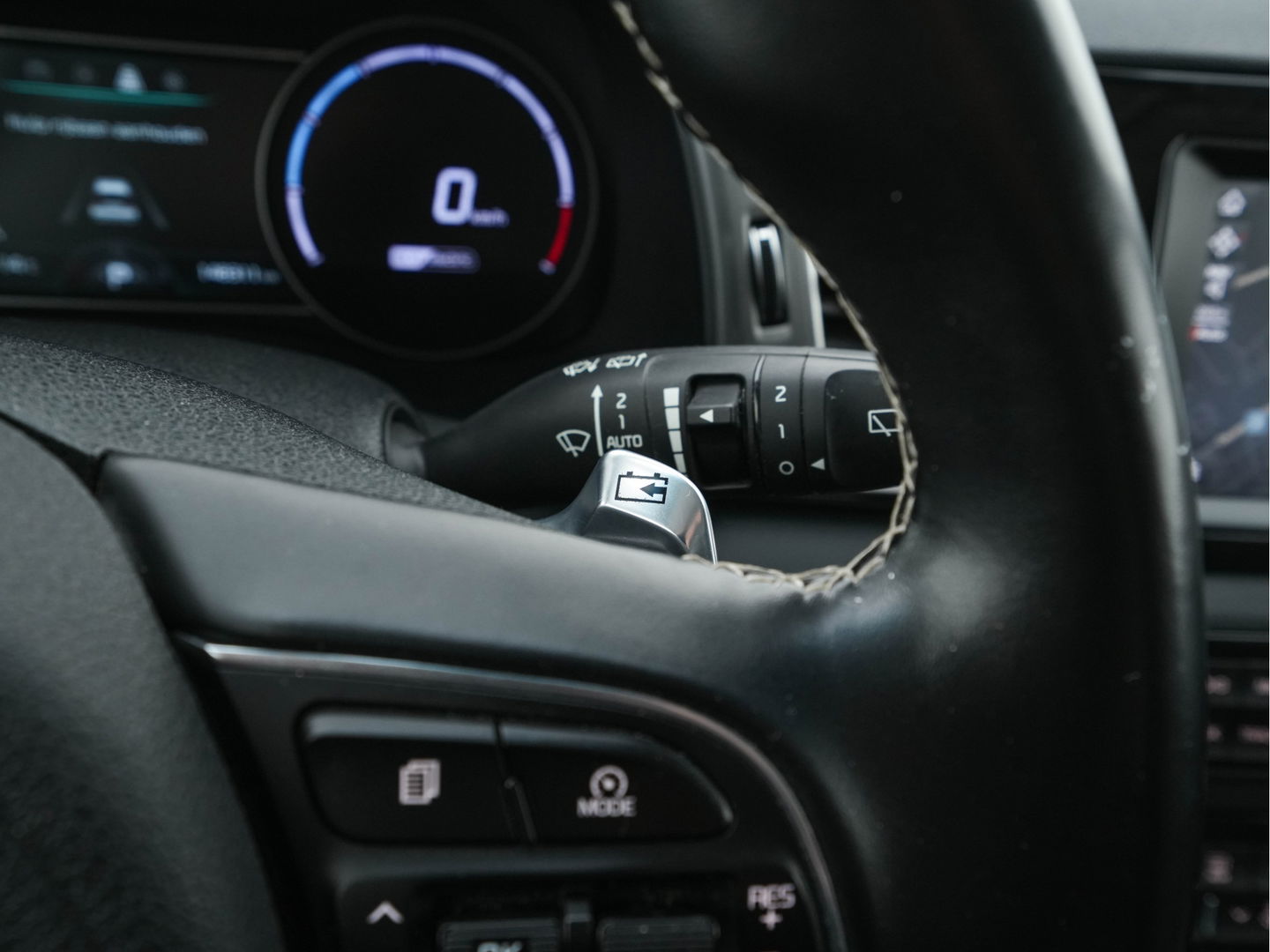 Kia e-Niro DynamicLine 64 kWh (INCL-BTW) Aut. *LEATHER-MICROFIBRE | NAVI-FULLMAP | DAB | ADAPTIVE-CRUISE | CAMERA | COMFORT-SEATS | KEYLESS | DIGI-COCKPIT | SHIFT-PADDLES | HEATED-SEATS | CARPLAY | LANE-ASSIST | 17"ALU*