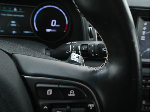 Kia e-Niro DynamicLine 64 kWh (INCL-BTW) Aut. *LEATHER-MICROFIBRE | NAVI-FULLMAP | DAB | ADAPTIVE-CRUISE | CAMERA | COMFORT-SEATS | KEYLESS | DIGI-COCKPIT | SHIFT-PADDLES | HEATED-SEATS | CARPLAY | LANE-ASSIST | 17"ALU*