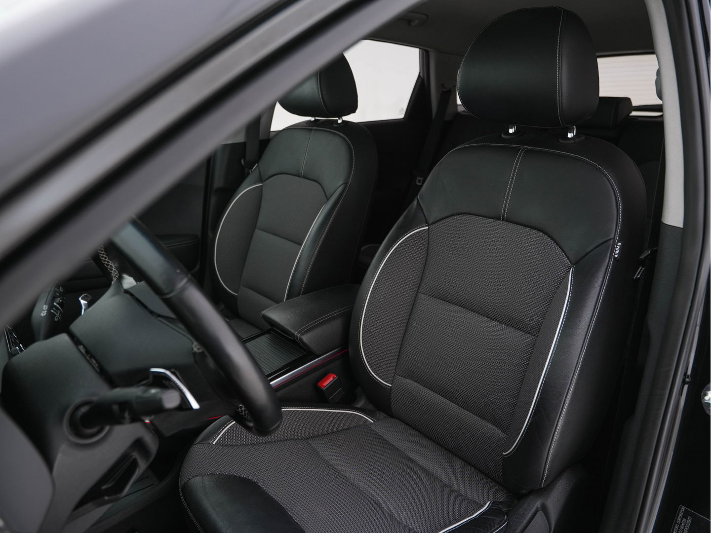 Kia e-Niro DynamicLine 64 kWh (INCL-BTW) Aut. *LEATHER-MICROFIBRE | NAVI-FULLMAP | DAB | ADAPTIVE-CRUISE | CAMERA | COMFORT-SEATS | KEYLESS | DIGI-COCKPIT | SHIFT-PADDLES | HEATED-SEATS | CARPLAY | LANE-ASSIST | 17"ALU*
