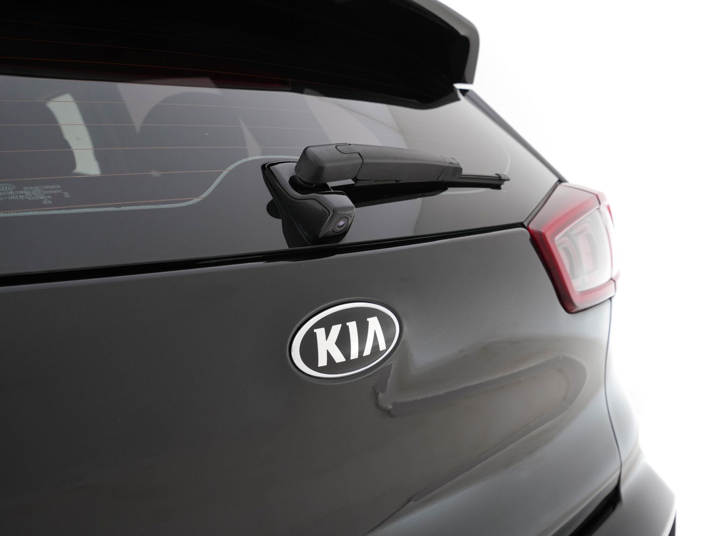 Kia e-Niro DynamicLine 64 kWh (INCL-BTW) Aut. *LEATHER-MICROFIBRE | NAVI-FULLMAP | DAB | ADAPTIVE-CRUISE | CAMERA | COMFORT-SEATS | KEYLESS | DIGI-COCKPIT | SHIFT-PADDLES | HEATED-SEATS | CARPLAY | LANE-ASSIST | 17"ALU*