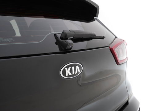 Kia e-Niro DynamicLine 64 kWh (INCL-BTW) Aut. *LEATHER-MICROFIBRE | NAVI-FULLMAP | DAB | ADAPTIVE-CRUISE | CAMERA | COMFORT-SEATS | KEYLESS | DIGI-COCKPIT | SHIFT-PADDLES | HEATED-SEATS | CARPLAY | LANE-ASSIST | 17"ALU*