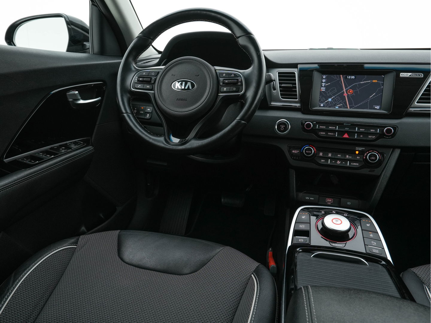 Kia e-Niro DynamicLine 64 kWh (INCL-BTW) Aut. *LEATHER-MICROFIBRE | NAVI-FULLMAP | DAB | ADAPTIVE-CRUISE | CAMERA | COMFORT-SEATS | KEYLESS | DIGI-COCKPIT | SHIFT-PADDLES | HEATED-SEATS | CARPLAY | LANE-ASSIST | 17"ALU*