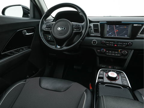 Kia e-Niro DynamicLine 64 kWh (INCL-BTW) Aut. *LEATHER-MICROFIBRE | NAVI-FULLMAP | DAB | ADAPTIVE-CRUISE | CAMERA | COMFORT-SEATS | KEYLESS | DIGI-COCKPIT | SHIFT-PADDLES | HEATED-SEATS | CARPLAY | LANE-ASSIST | 17"ALU*