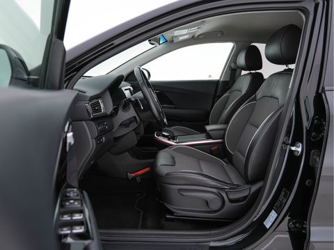 Kia e-Niro DynamicLine 64 kWh (INCL-BTW) Aut. *LEATHER-MICROFIBRE | NAVI-FULLMAP | DAB | ADAPTIVE-CRUISE | CAMERA | COMFORT-SEATS | KEYLESS | DIGI-COCKPIT | SHIFT-PADDLES | HEATED-SEATS | CARPLAY | LANE-ASSIST | 17"ALU*