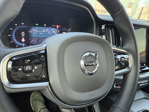 Volvo XC60 2.0 T6 Plug-in hybrid AWD Plus Black Edition Pano l camera