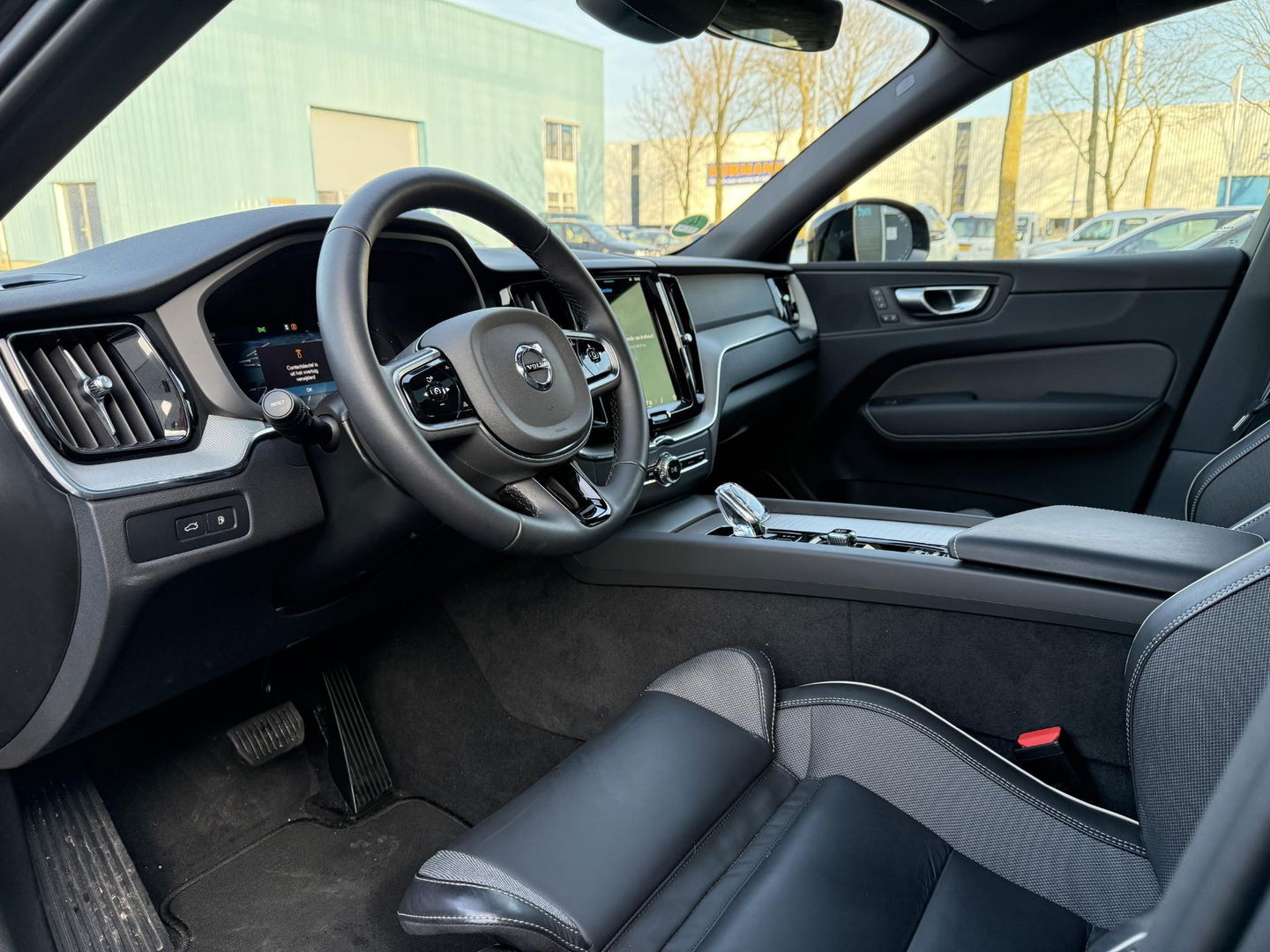Volvo XC60 2.0 T6 Plug-in hybrid AWD Plus Black Edition Pano l camera