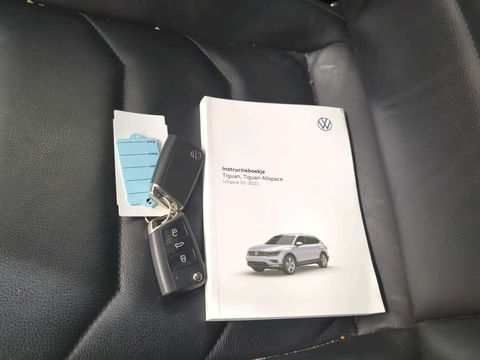 Volkswagen Tiguan Allspace 1.5 TSI HL Bus. R. | Pano | Dynn | Trekhaak | Led